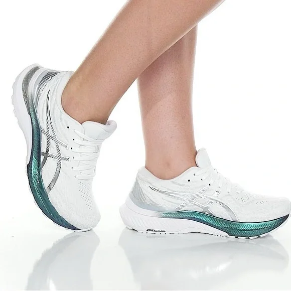 ASICS Women’s Gel Kayano 29 Platinum White Silver Running Shoe Sneaker EUC 8.5 - Picture 1 of 12